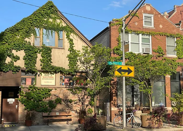 Ray\'S Bucktown Bed And Breakfast