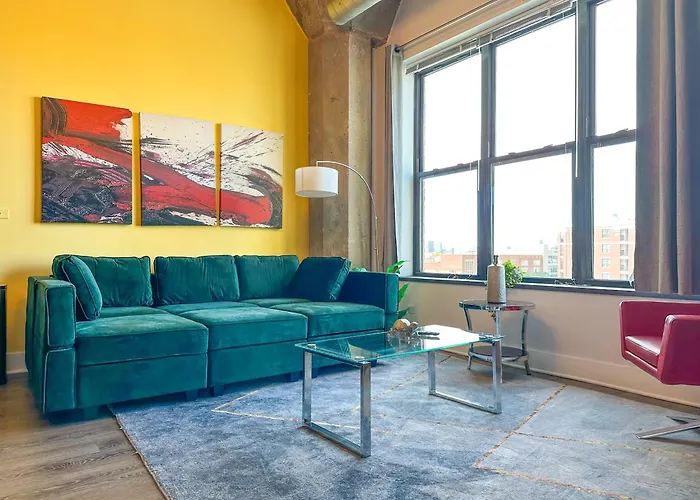 Mccormick 2Br-2Ba Family Unit For Up To 8 Guests With Skyline View, Optional Parking & Gym Access