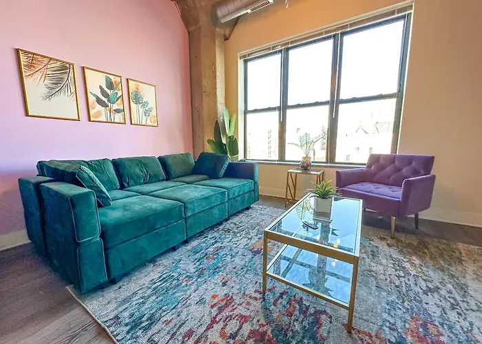 Mccormick Place Skyline View 2Br-2Ba With Optional Parking For 8 Guests