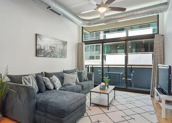 Foodie\'S Dream! Walk To Amazing Restaurants! Full Kitchen Plus A Balcony For Al Fresco Dining! Condo
