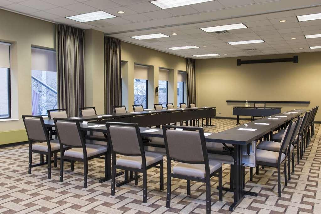 Hampton & Chicago-downtown 3*