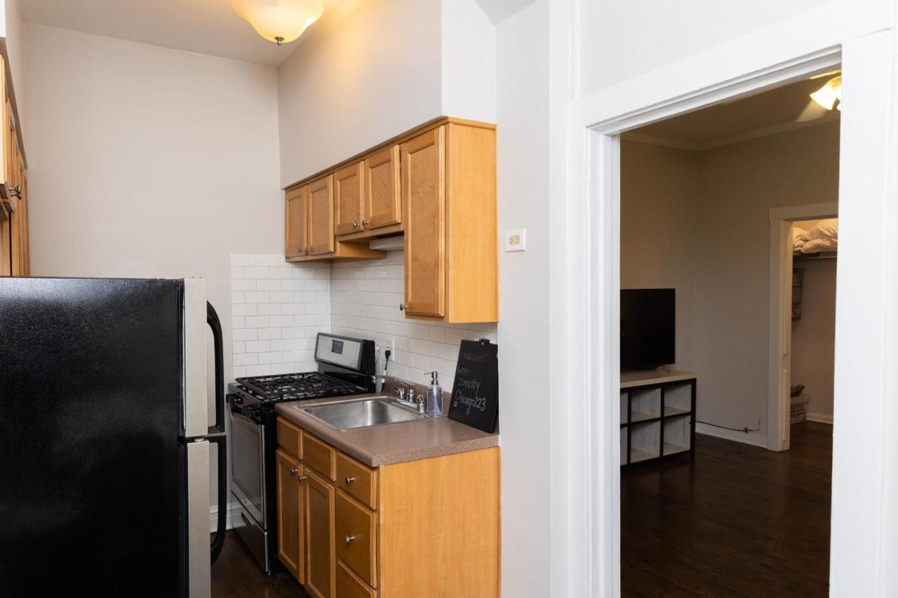 Frontdesk Open Studio Apt Near Promontory Point Chicago