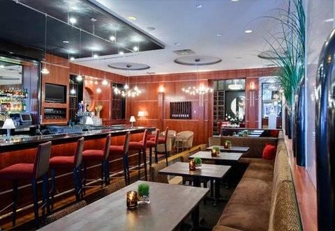 Courtyard Downtown/magnificent Mile Hotel 4*