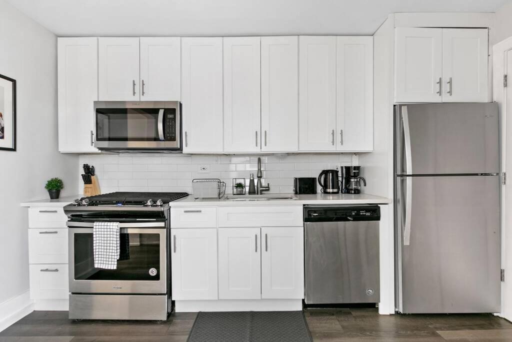 Completely Set-up 3br Apt Near Shops & Dining! - Lincoln 3 *