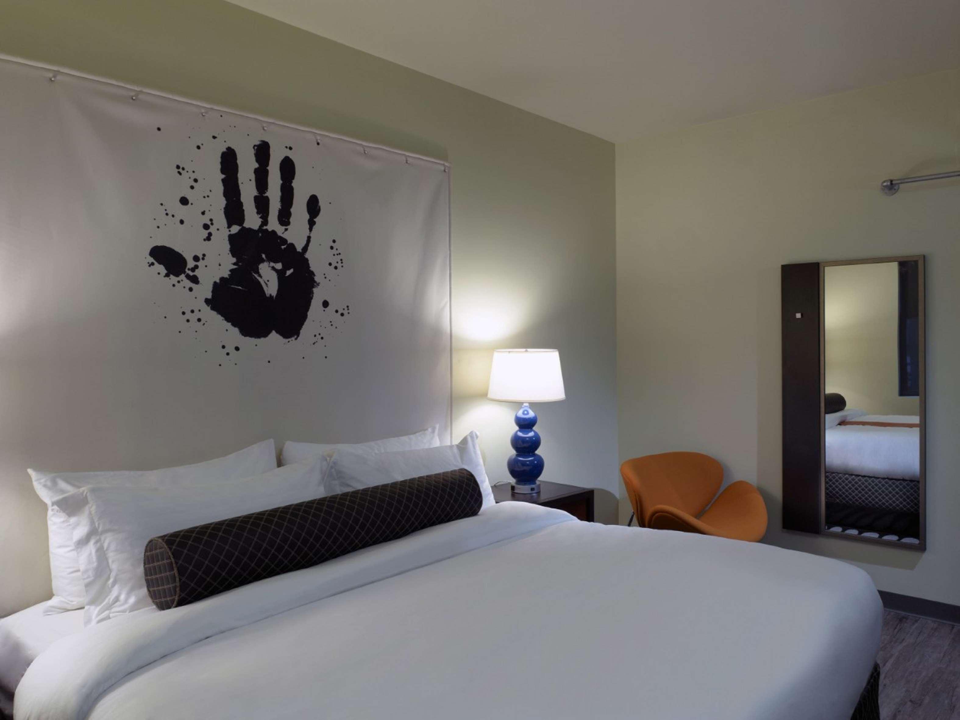 Acme Company 4*