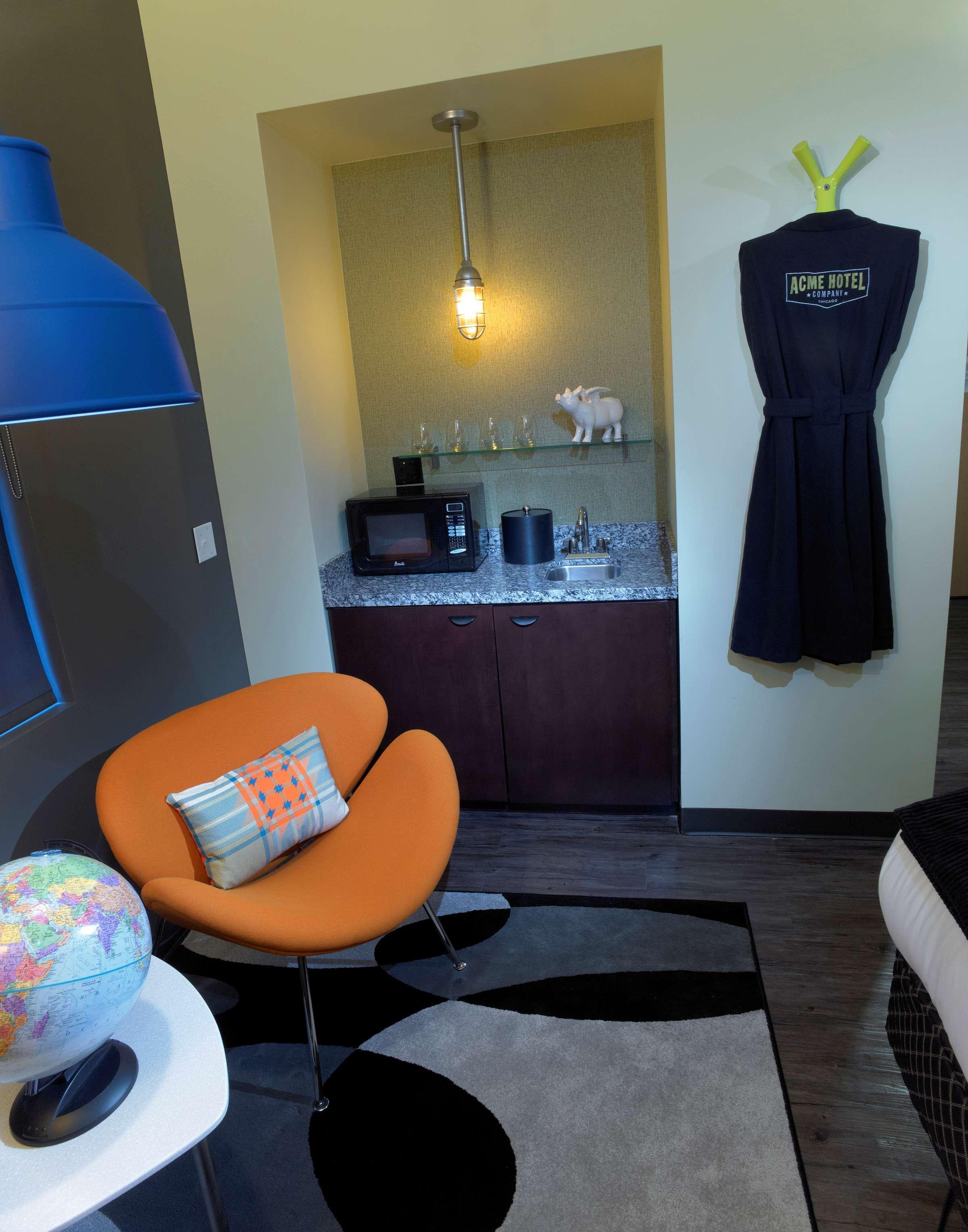 Hotel Acme Company