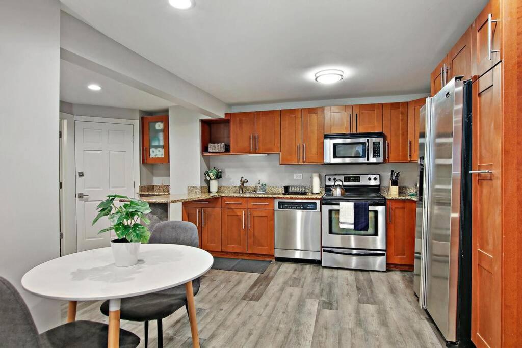 Chic 1br With Modern Comforts - Barry Ga