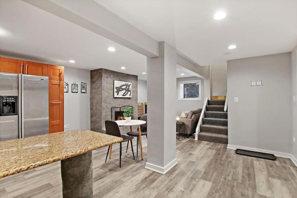 Apartment Chic 1br With Modern Comforts - Barry Ga Chicago