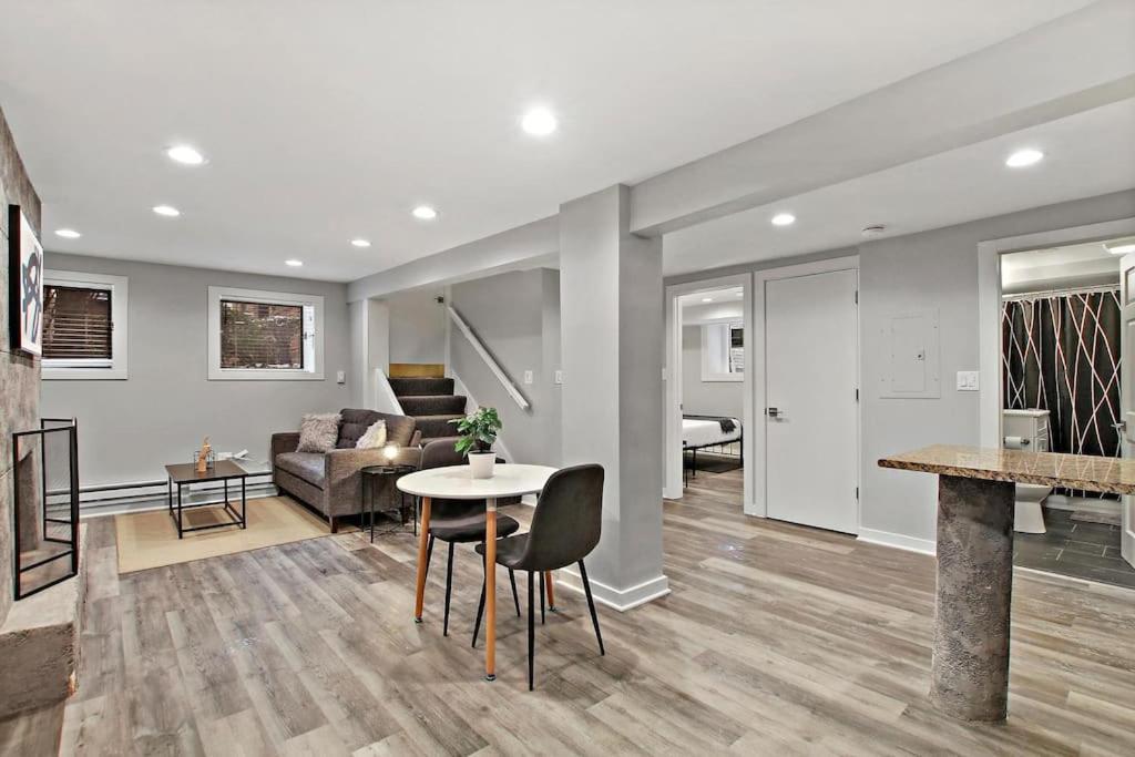 Chic 1br With Modern Comforts - Barry Ga Apartment Chicago