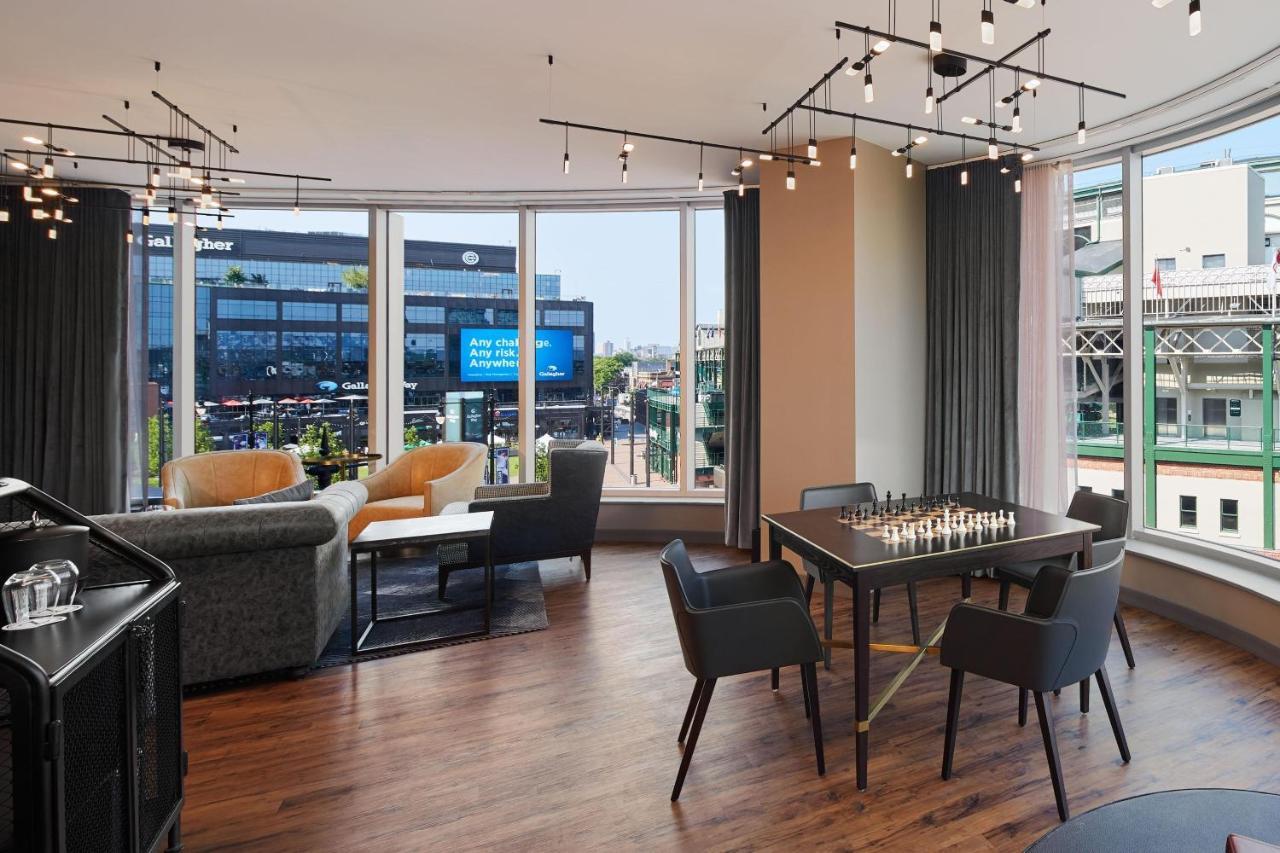 Zachary, Chicago, A Tribute Portfolio Hotel