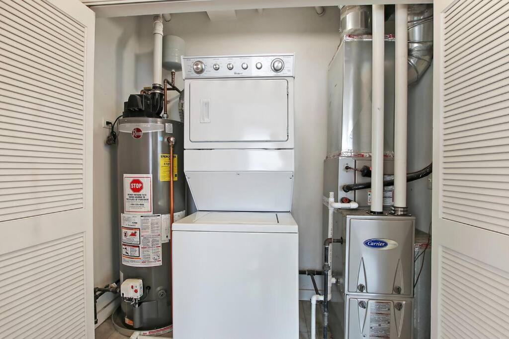 Apartment 1br Prime And Comfy Apt With In-unit Laundry - 302 Chicago