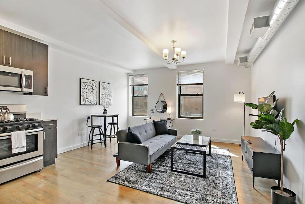 1br Prime And Comfy Apt With In-unit Laundry - 302 * Chicago