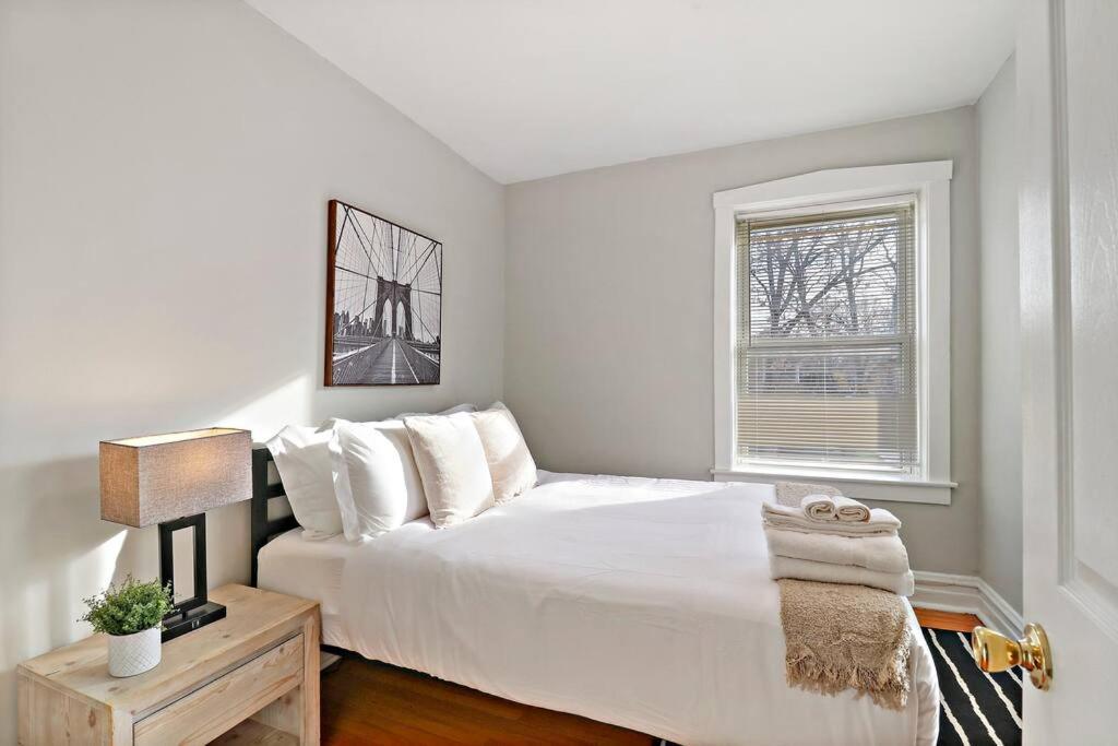 Serene 1br - Barry 2 *