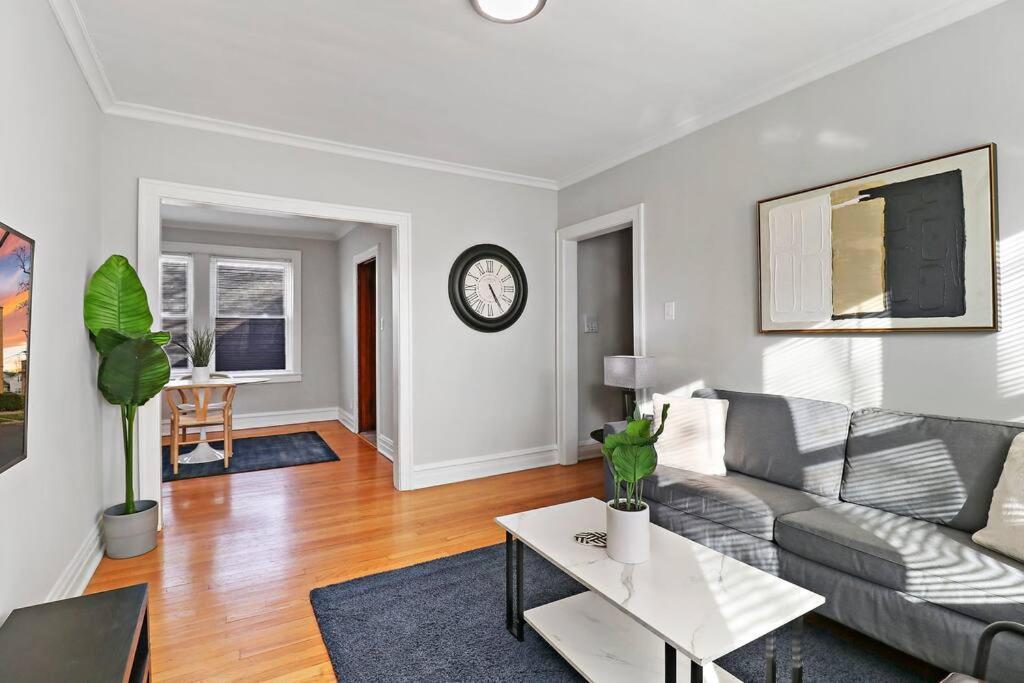 Serene 1br - Barry 2 Apartment Chicago