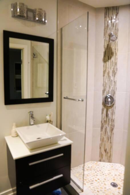 Nice And Cozy. Sleeps 5. * Chicago