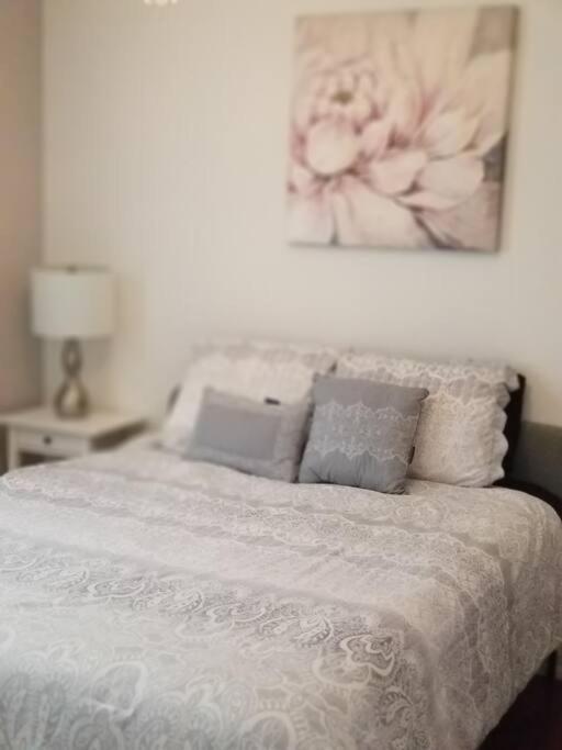 Apartment Nice And Cozy. Sleeps 5. *