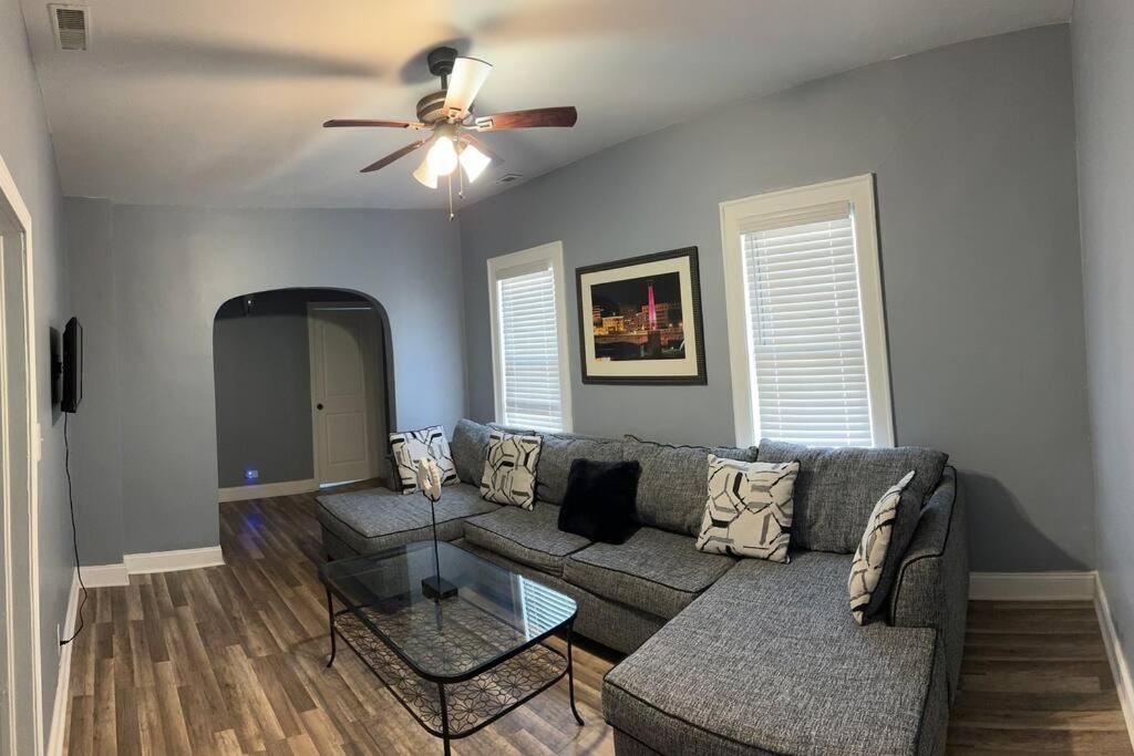 Urban Retreat 3 Bedroom Apt.