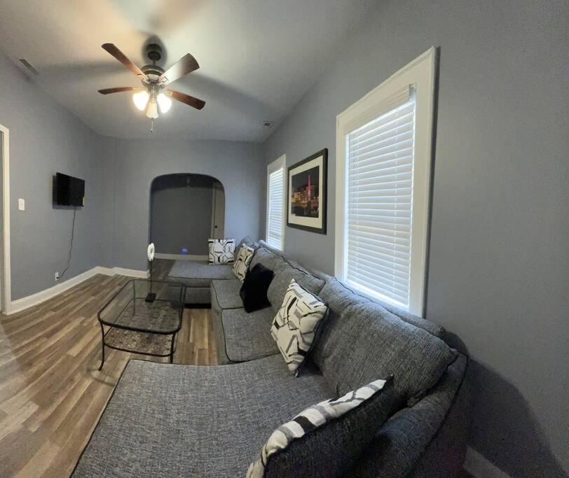 Urban Retreat 3 Bedroom Apt. Apartment Chicago