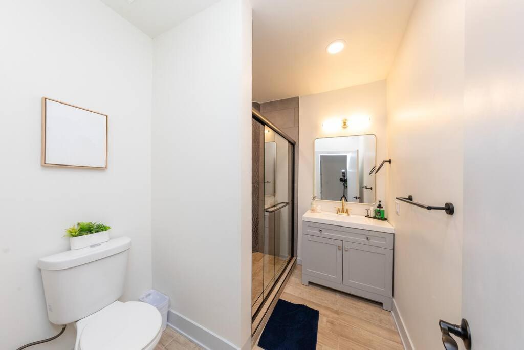 Mccormick 3br/2ba Luxury For Up To 8 Guests With Optional Parking And Gym Access