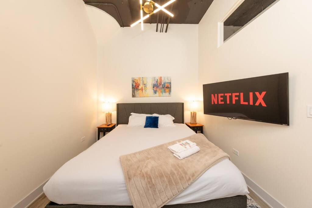 Mccormick 3br/2ba Luxury For Up To 8 Guests With Optional Parking And Gym Access Apartment Chicago