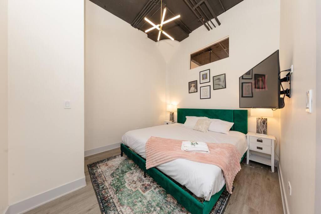 Apartment Mccormick 3br/2ba Luxury For Up To 8 Guests With Optional Parking And Gym Access Chicago