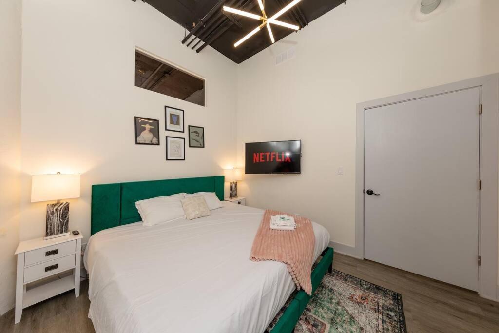 Mccormick 3br/2ba Luxury For Up To 8 Guests With Optional Parking And Gym Access Chicago