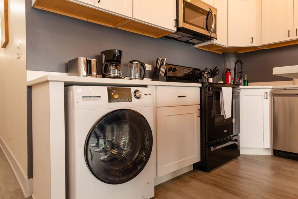 Apartment Mccormick 3br/2ba Luxury For Up To 8 Guests With Optional Parking And Gym Access *