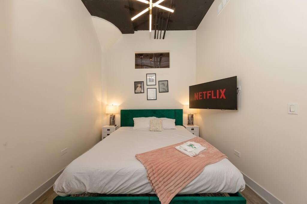 Mccormick 3br/2ba Luxury For Up To 8 Guests With Optional Parking And Gym Access