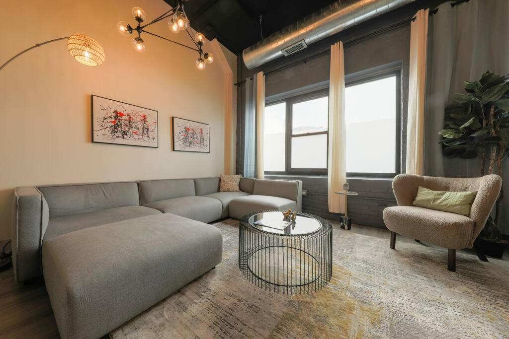 Mccormick 3br/2ba Luxury For Up To 8 Guests With Optional Parking And Gym Access * Chicago