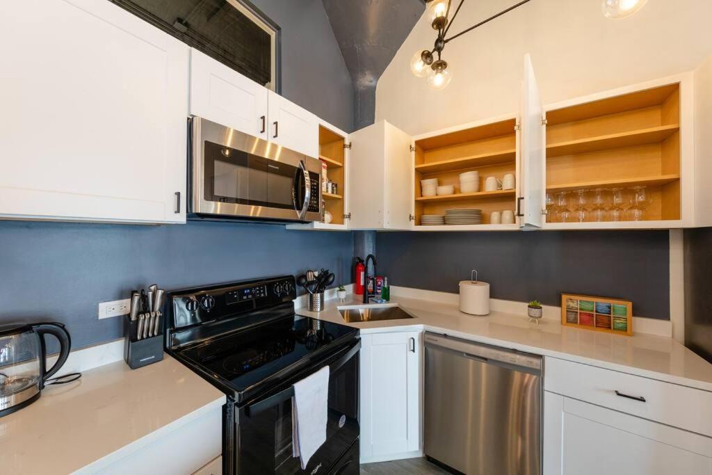 Mccormick 3br/2ba Luxury For Up To 8 Guests With Optional Parking And Gym Access Apartment