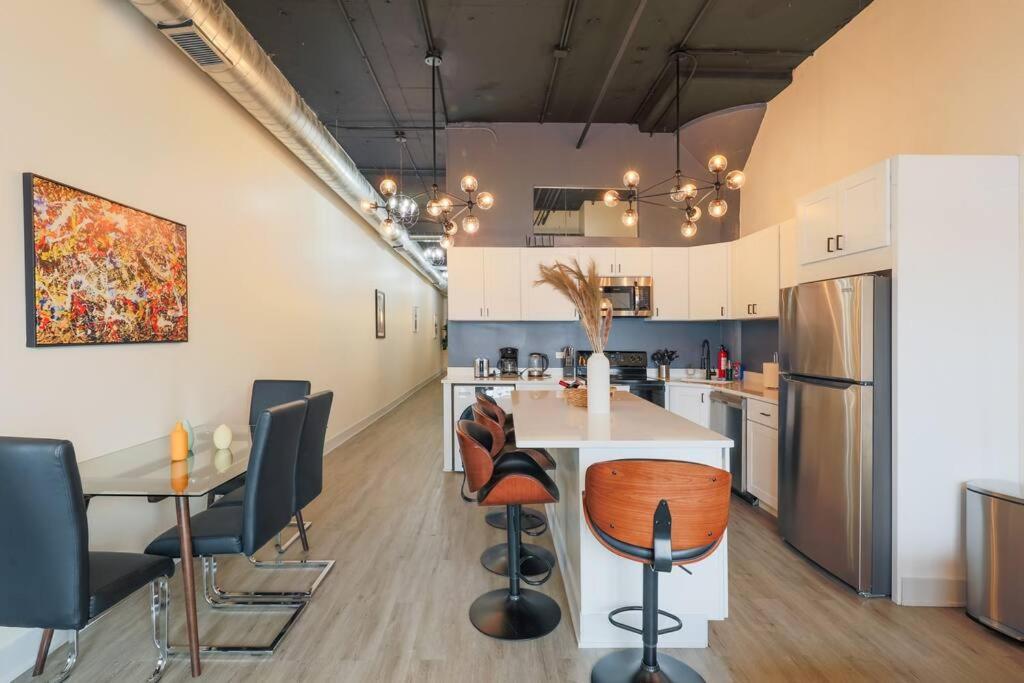 Apartment Mccormick 3br/2ba Luxury For Up To 8 Guests With Optional Parking And Gym Access