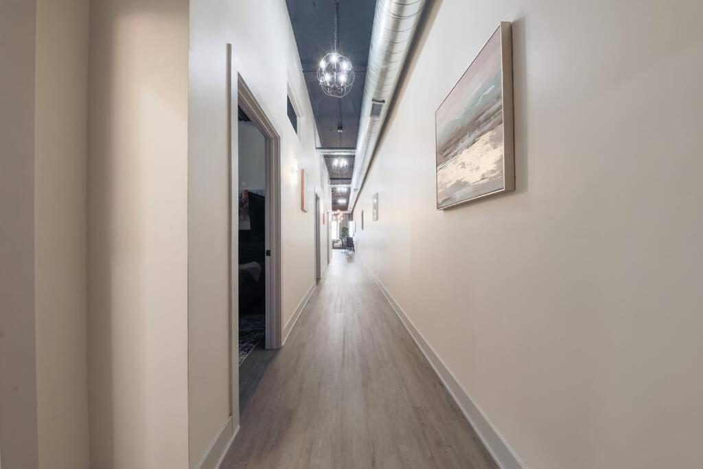 Mccormick 3br/2ba Luxury For Up To 8 Guests With Optional Parking And Gym Access Chicago