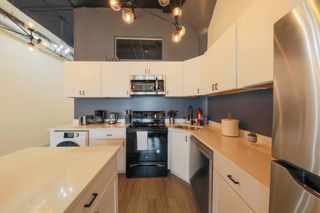 Mccormick 3br/2ba Luxury For Up To 8 Guests With Optional Parking And Gym Access