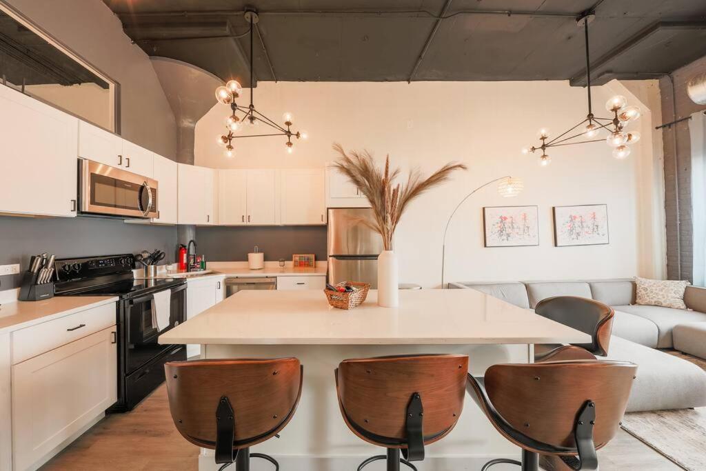 Apartment Mccormick 3br/2ba Luxury For Up To 8 Guests With Optional Parking And Gym Access Chicago