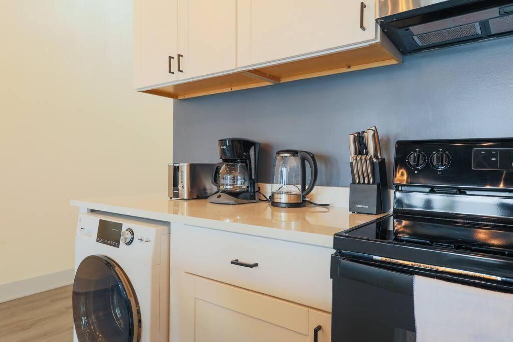 Mccormick 3br/2ba Luxury For Up To 8 Guests With Optional Parking And Gym Access *
