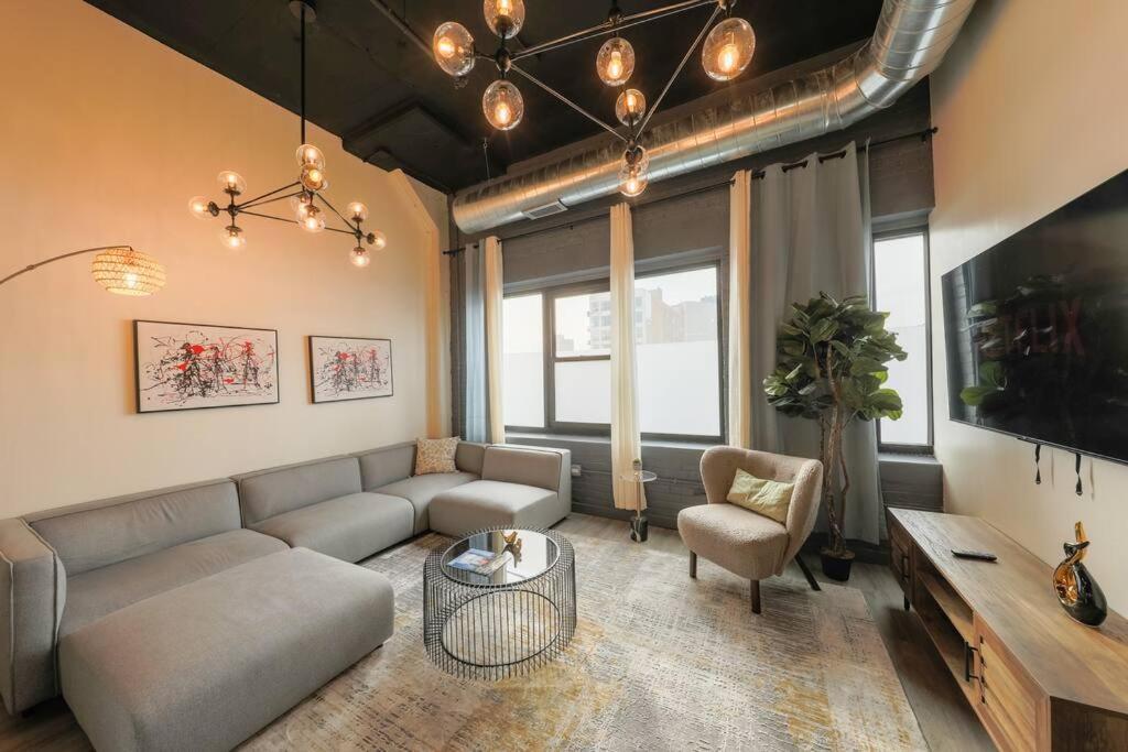Apartment Mccormick 3br/2ba Luxury For Up To 8 Guests With Optional Parking And Gym Access Chicago