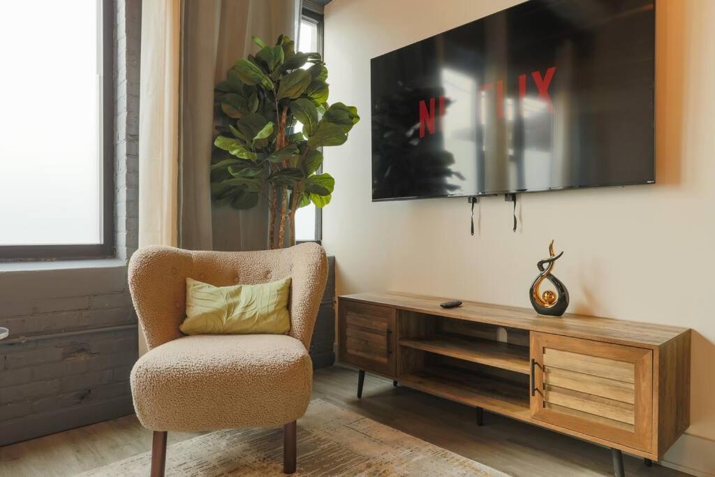 Mccormick 3br/2ba Luxury For Up To 8 Guests With Optional Parking And Gym Access Apartment