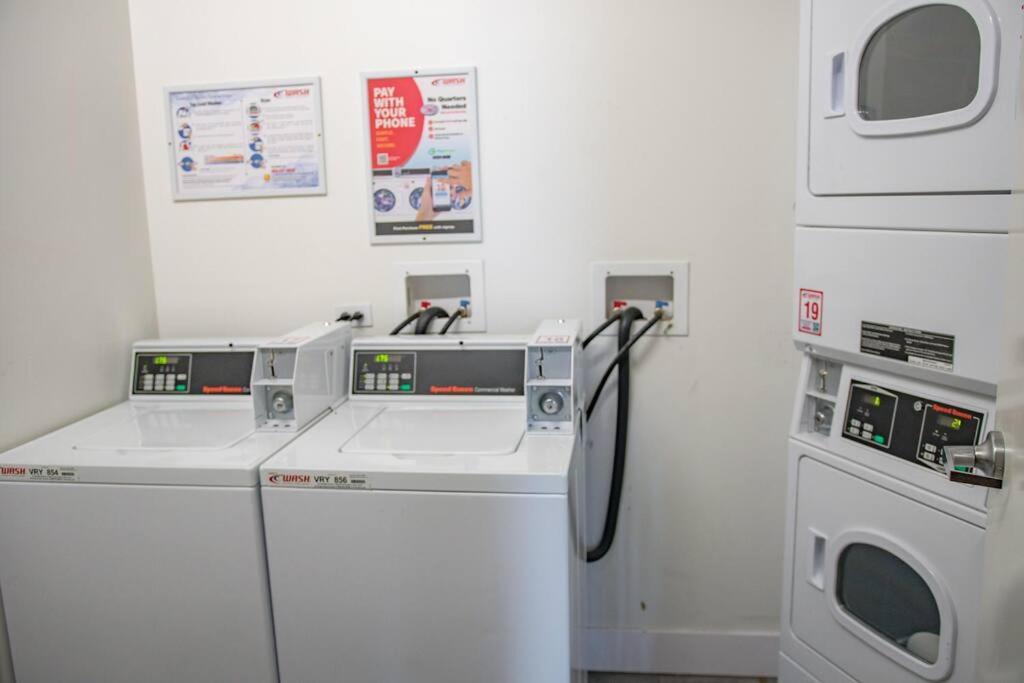 Mccormick 2br-2ba Family Unit For Up To 8 Guests With Skyline View, Optional Parking & Gym Access *