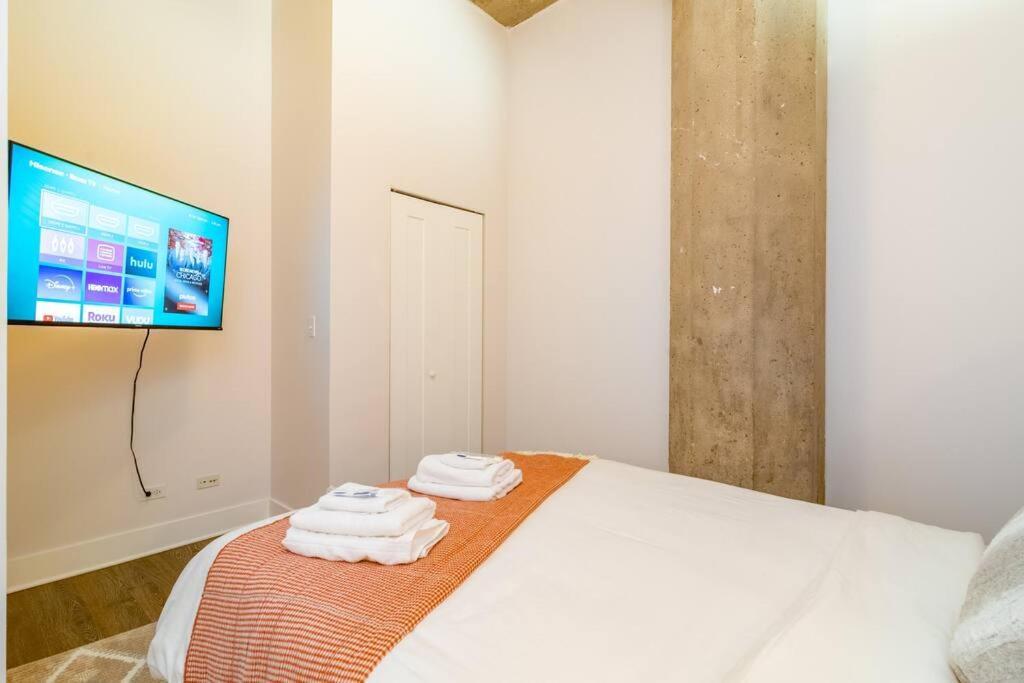 Mccormick 2br-2ba Family Unit For Up To 8 Guests With Skyline View, Optional Parking & Gym Access * Chicago