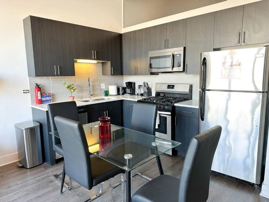 Mccormick 2br-2ba For Up To 8 Guests With Skyline View, Optional Parking & Gym Access Apartment *