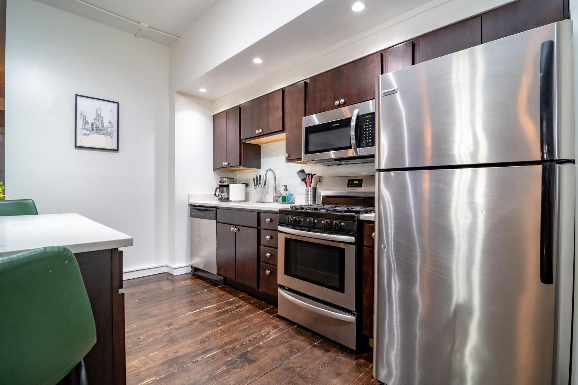 Mccormick 3br Huge Family Unit With Optional Parking & Ping-pong Table