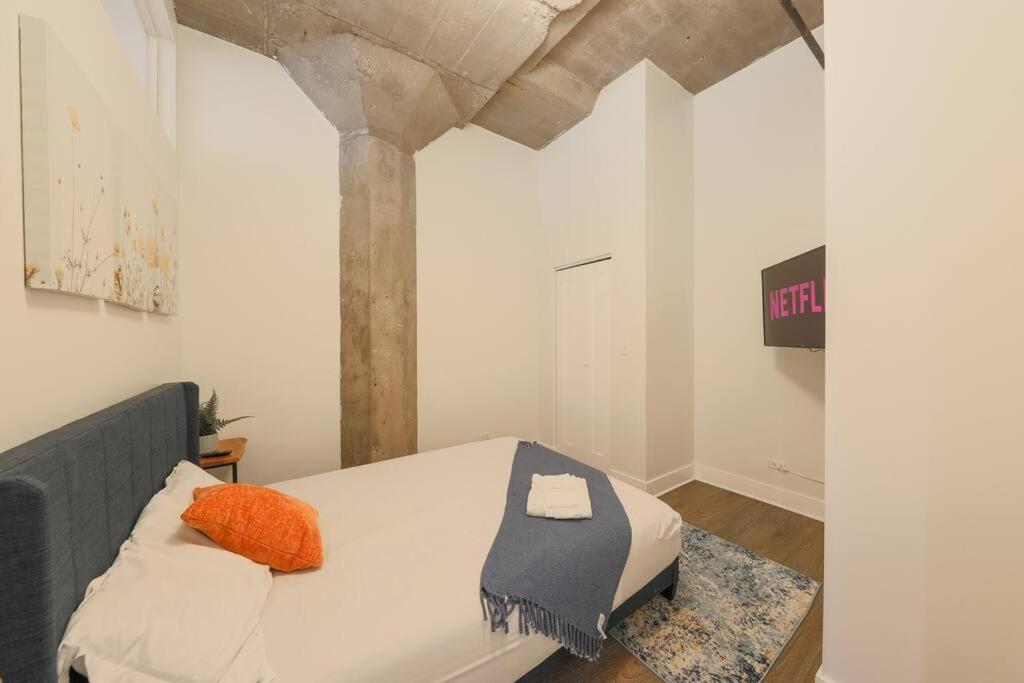 Apartment Mccormick 2br-2ba Family Unit For Up To 8 Guests With Skyline View, Optional Parking & Gym *