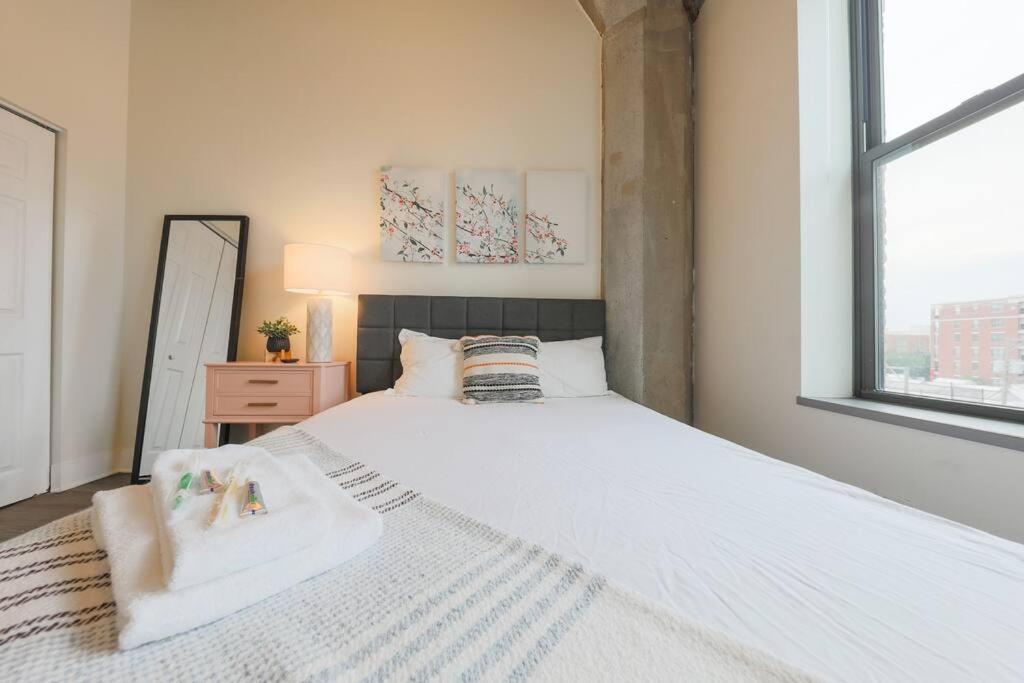 Apartment Mccormick 2br-2ba Family Unit For Up To 8 Guests With Skyline View, Optional Parking & Gym *