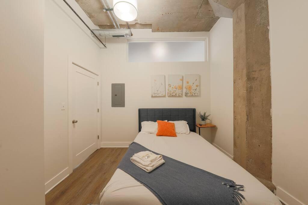 Mccormick 2br-2ba Family Unit For Up To 8 Guests With Skyline View, Optional Parking & Gym Apartment Chicago
