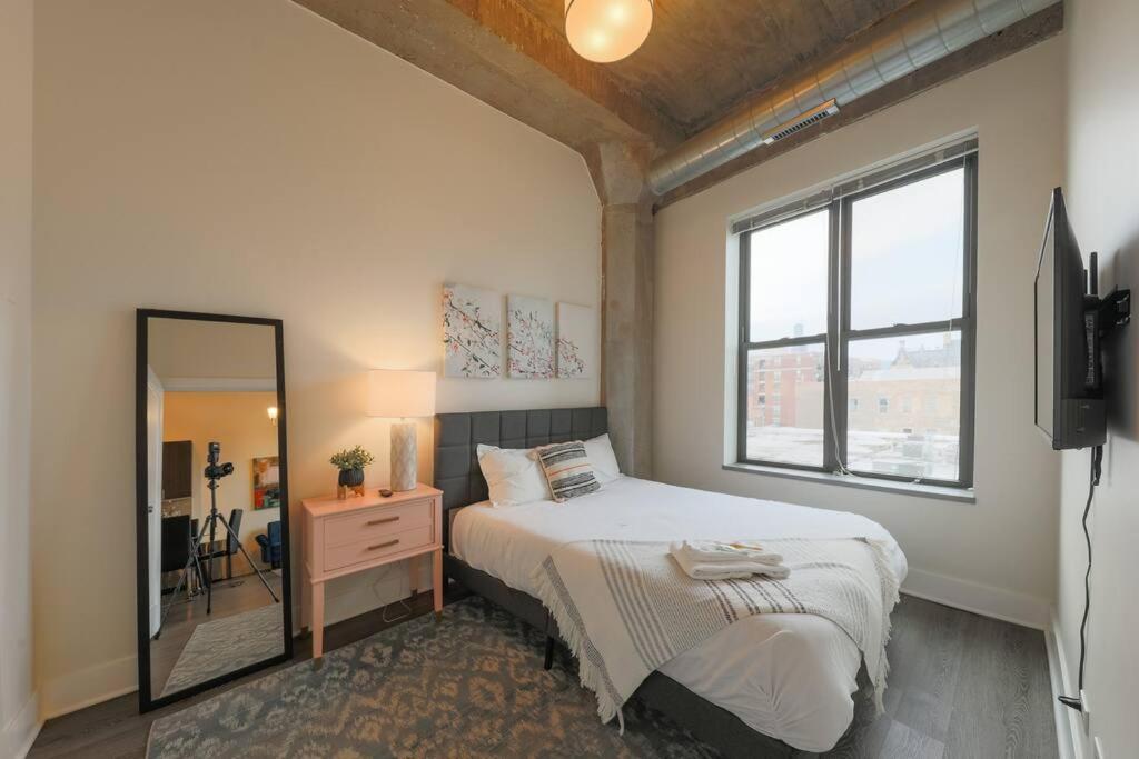 Mccormick 2br-2ba Family Unit For Up To 8 Guests With Skyline View, Optional Parking & Gym Apartment