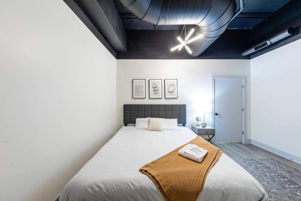 Apartment Group-friendly 6br Luxury In Prime South Loop Location With Optional Parking And Gym Access Near Mccormick Place, Soldier Field And Grant Park