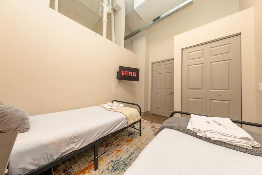 Mccormick 2br/2ba Oasis With Optional Parking, Patio, Gym For Up To 6 Guests *