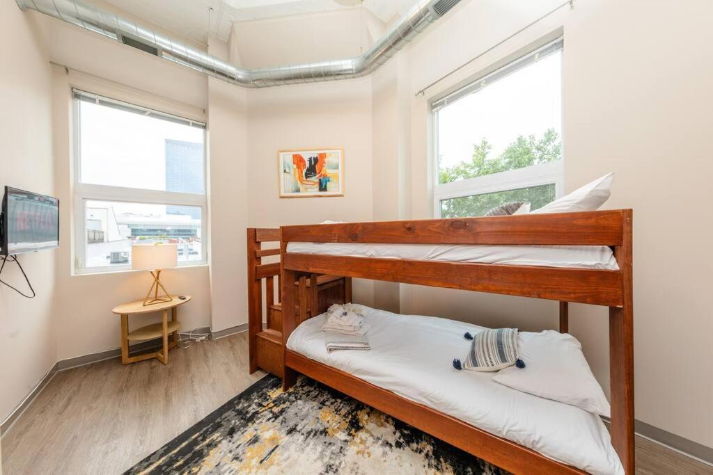 Apartment Mccormick 2br/2ba Oasis With Optional Parking, Patio, Gym For Up To 6 Guests Chicago