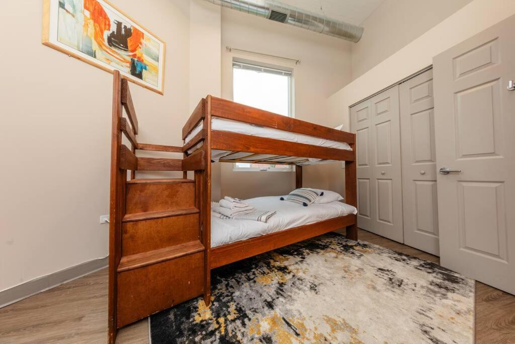 Apartment Mccormick 2br/2ba Oasis With Optional Parking, Patio, Gym For Up To 6 Guests
