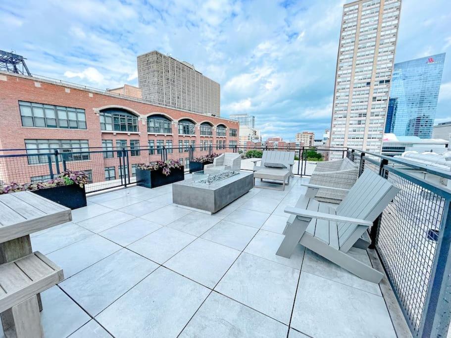 Mccormick 2br/2ba Oasis With Optional Parking, Patio, Gym For Up To 6 Guests Apartment *